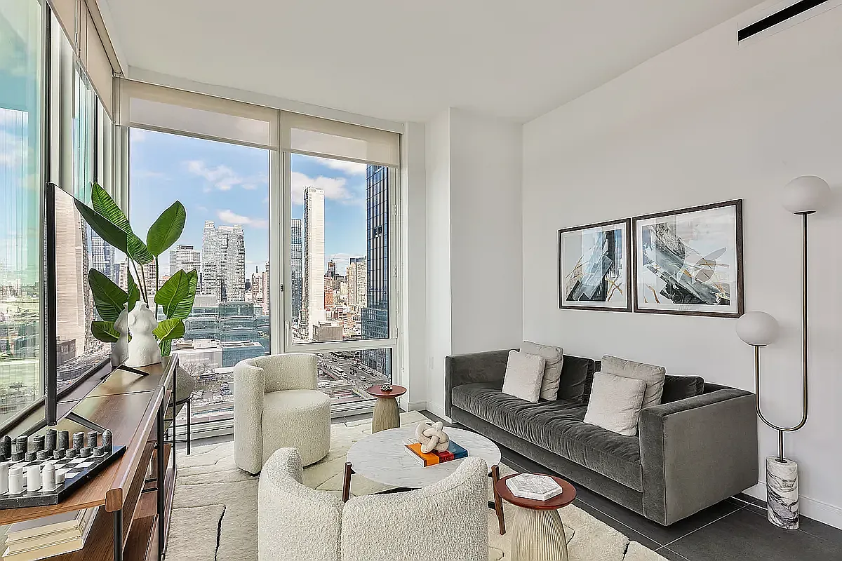 606 West 30th Street — Photo 3