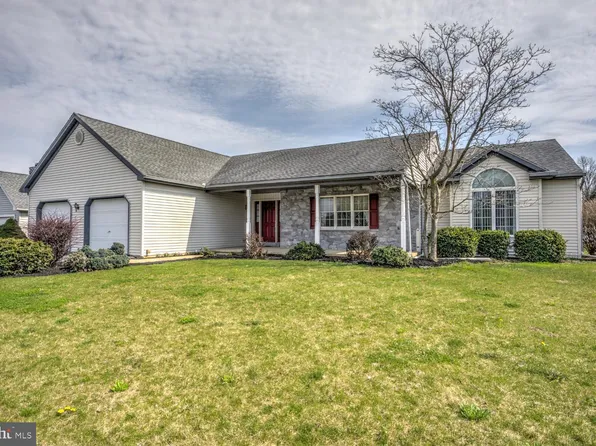 232 Hawthorn St, New Holland, PA 17557