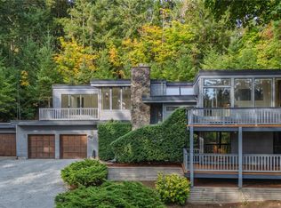 1252 Tatlow Rd, North Saanich, BC V8L 5R3