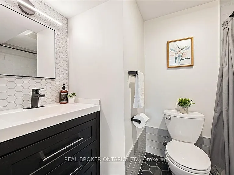 2061 Featherston Dr #2 — Photo 11