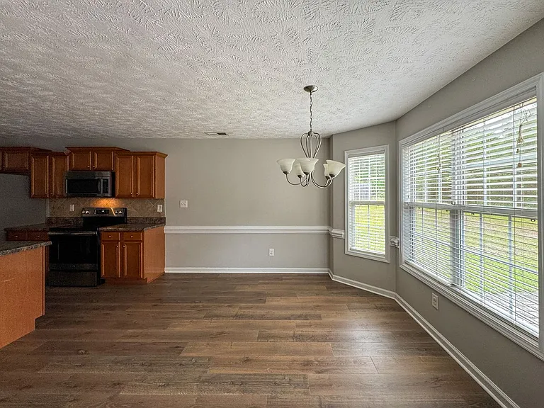381 Chamberlin Blvd — Photo 5