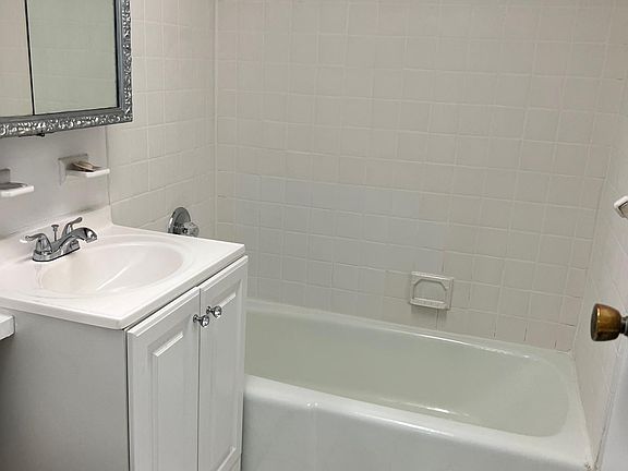 5th image of 1155 Warburton Ave APT 5X