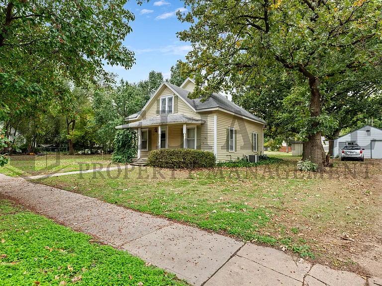 109 N Emporia St — Photo 3