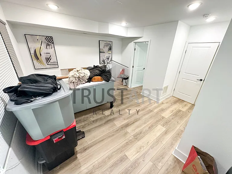 183 W Norris St — Photo 15