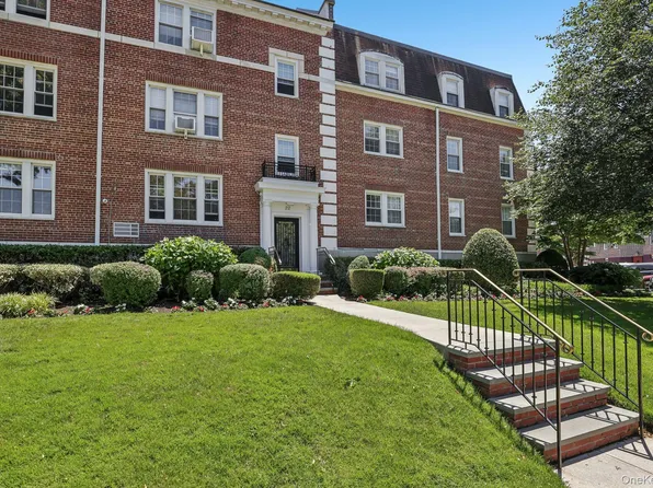 22 Hamilton Place #I3, Garden City, NY 11530