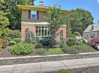 25 Kenilworth Way, Pawtucket, RI 02860