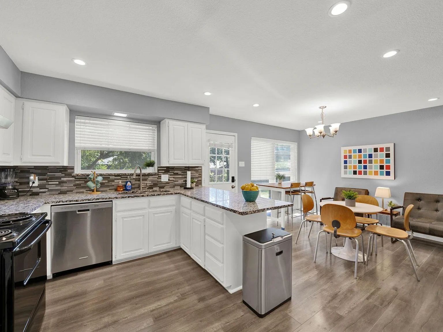 4 bed, 2.0 bath, 1350 sqft, $983 — Photo 3