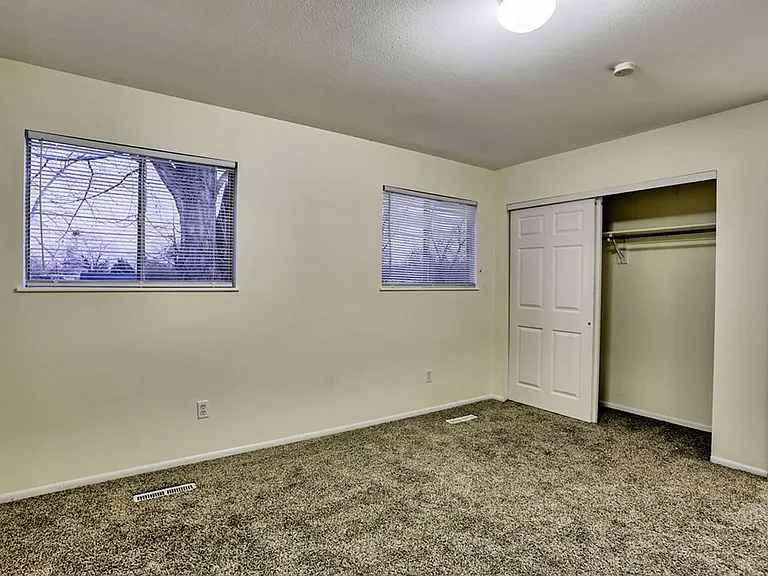 1137 Timber Ln — Photo 4