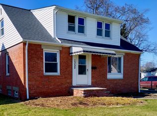 1352 Commonwealth Ave, Mayfield Heights, OH 44124