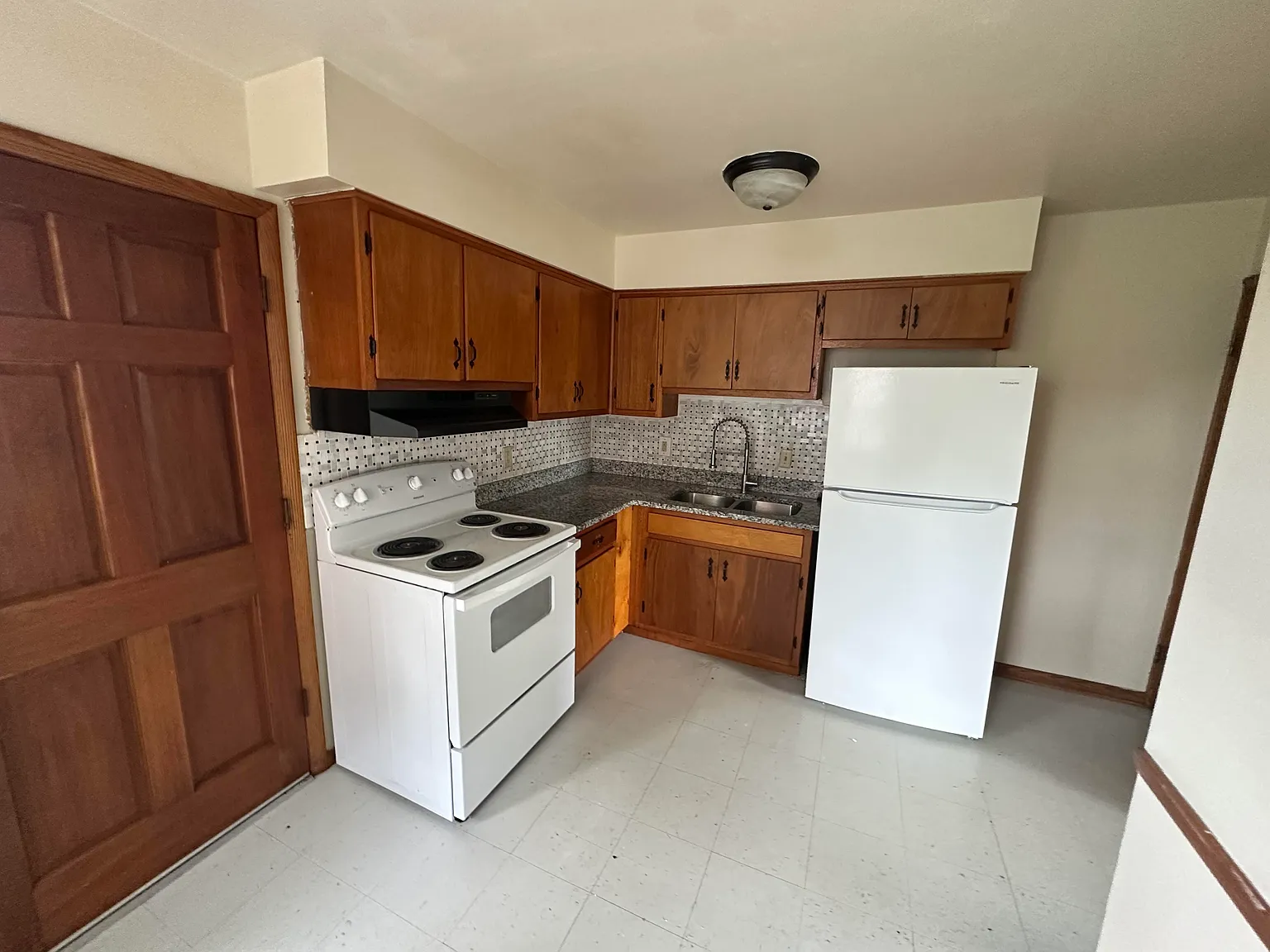 2 bed, 1010 sqft, $1,300 — Photo 4