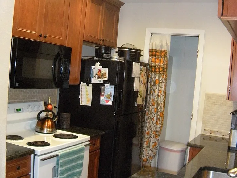 915 W 23rd St — Photo 5