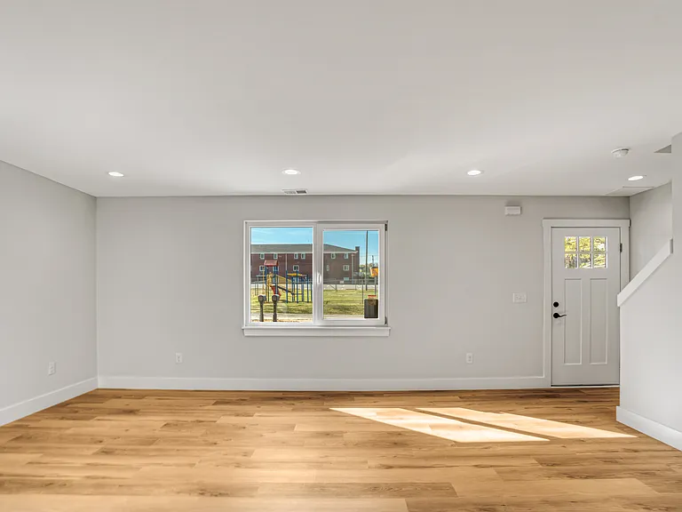 303 2nd Ave #B — Photo 4