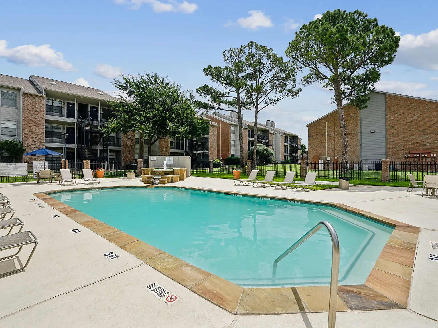 Brookstone & Terrace — Photo 4
