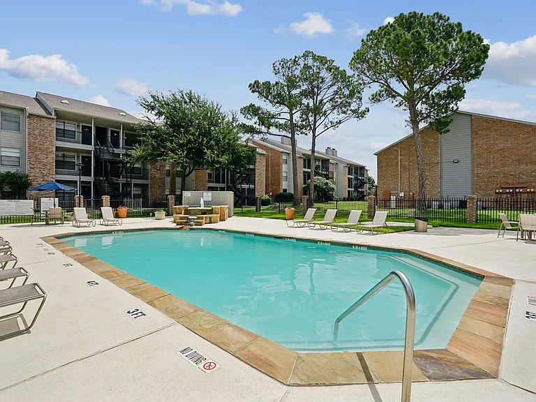 Brookstone & Terrace — Photo 4