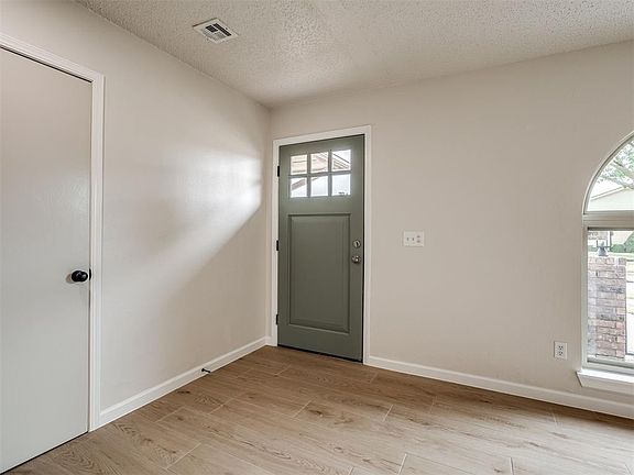 4th image of 1320 Lowrie Ln