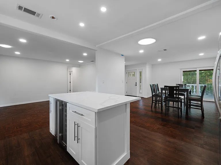 1764 Linwood Cir — Photo 21