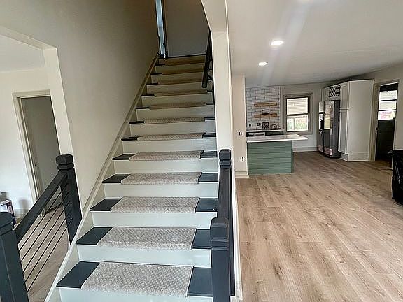 5th image of 726 Fairlane Dr