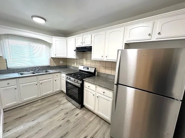 527 E 3rd St #3 — Photo 1