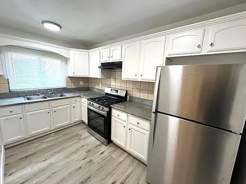 527 E 3rd St #3 Photo 1