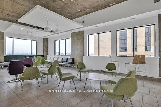 105 Champagne Ave S #1918 — Photo 5