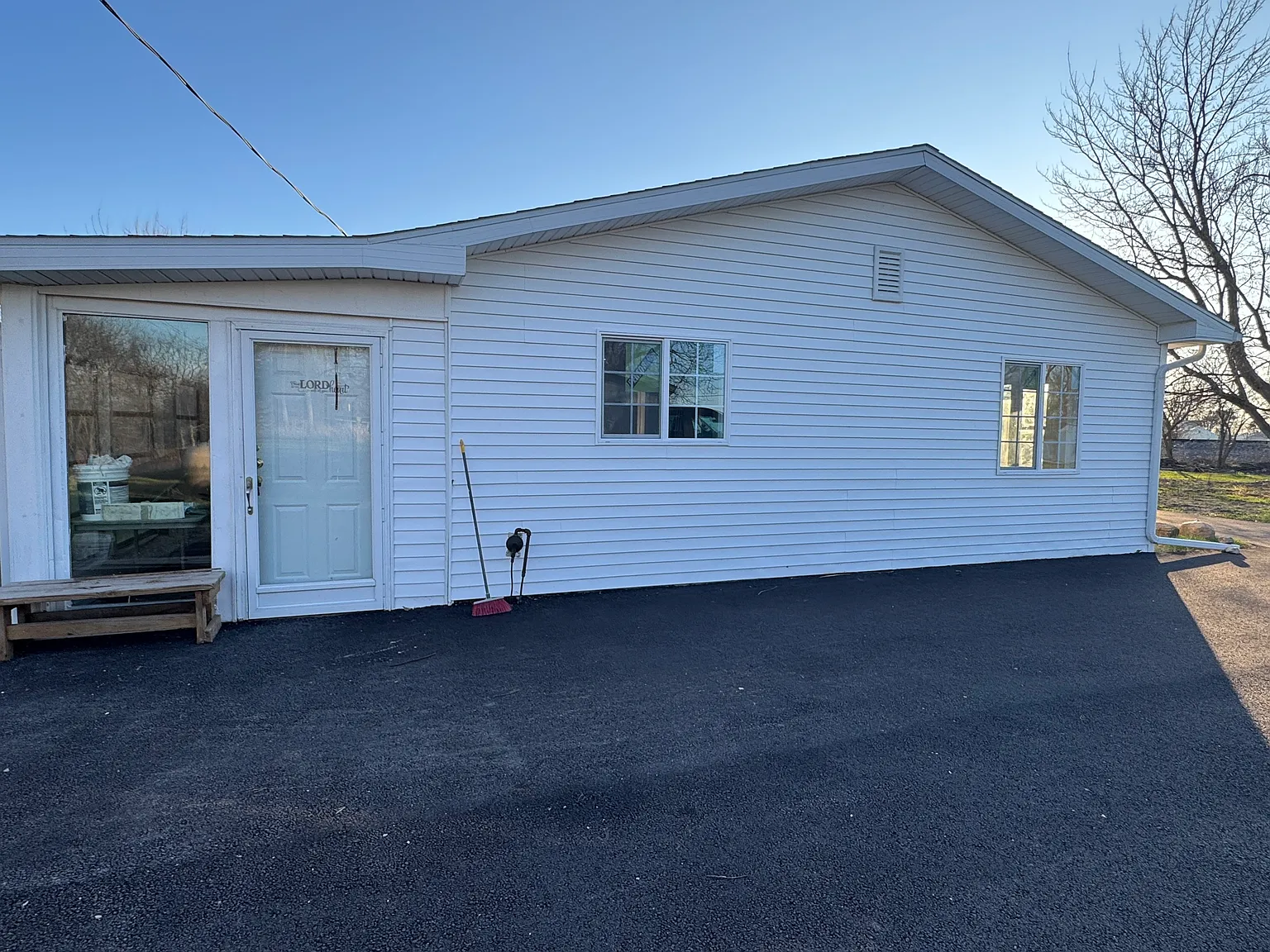 3 bed, 1300 sqft, $1,900 — Photo 2