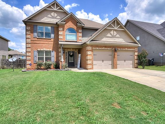 2nd image of 4017 Lakewood Dr