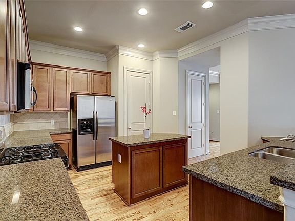 5th image of 3142 Pemberton Walk