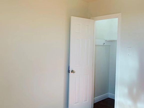 3rd image of 3915 Cambronne St