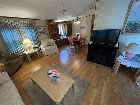 2nd image of 415 Forest Ln