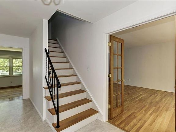 4th image of 1220 Plymouth Dr