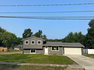 424 Maple Ave, Sheffield Lake, OH 44054
