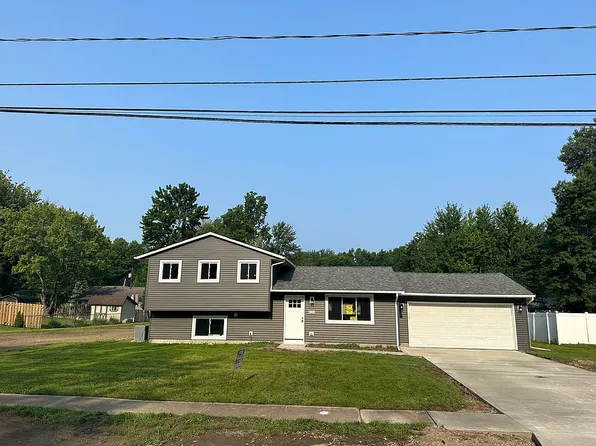 424 Maple Ave, Sheffield Lake, OH 44054