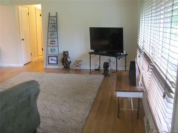 4th image of 12 Jeffrey Ln
