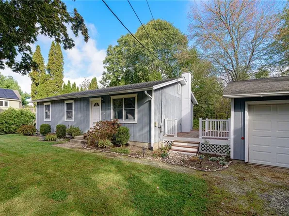 74 Grandview Dr, Charlestown, RI 02813