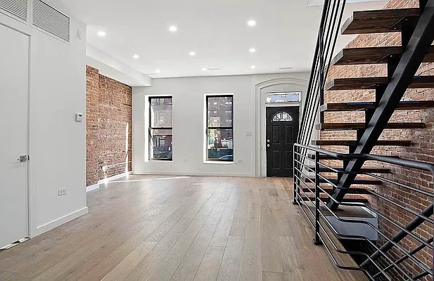 Rented by Reavis | media 2