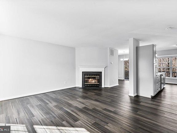 3rd image of 3434 Tuckahoe Ct