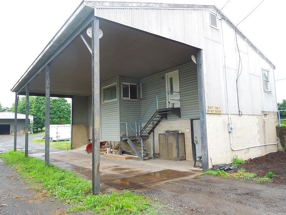 1st image of 1833 Crossroads Dr