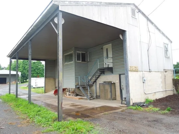 1833 Crossroads Dr, Lewisburg, PA 17837
