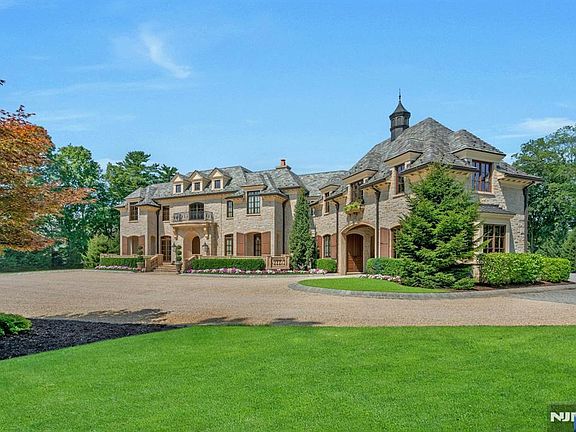 4th image of 123 E Saddle River Rd