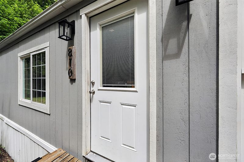 3rd image of 810 SE Totten Shores Drive