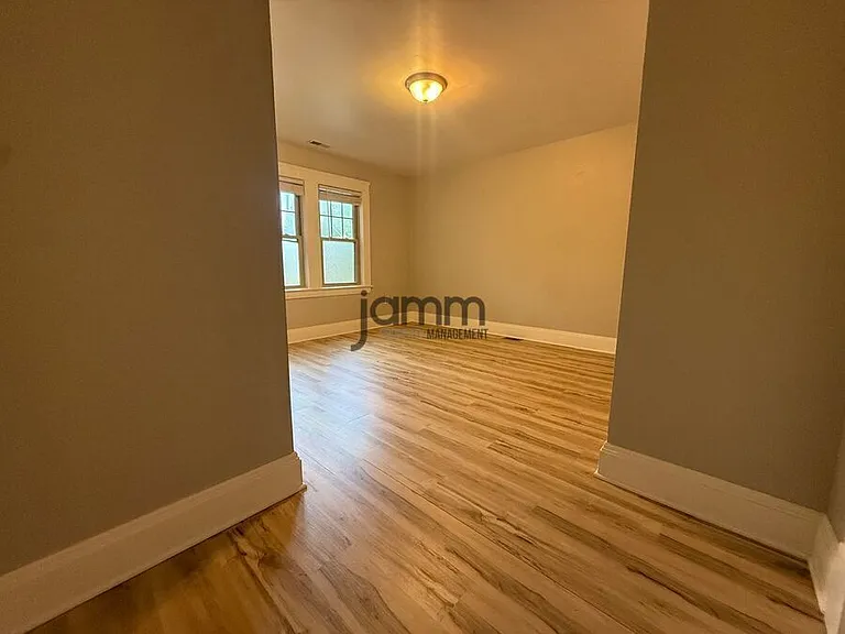 1441 W 58th St #1 — Photo 12