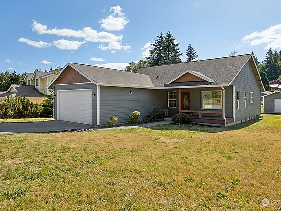 3rd image of 212 Antonie Avenue N
