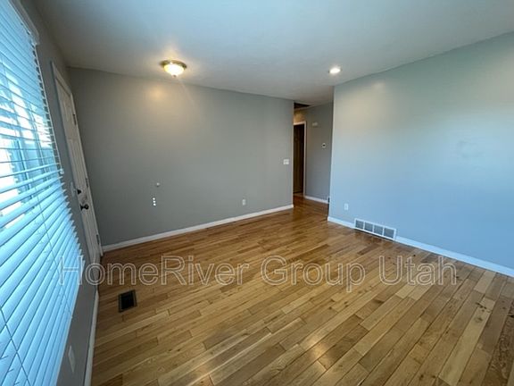 3rd image of 9541 S Newkirk St