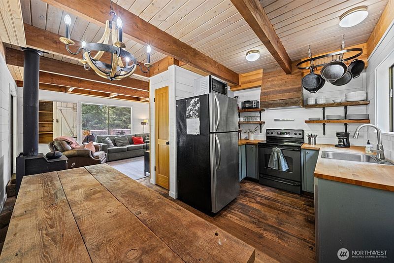 3rd image of 281 Wilderness Lane
