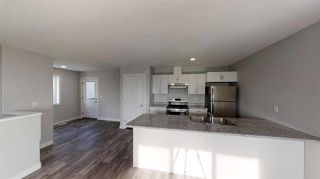 3 bed, 2.0 bath, 1178 sqft, $1,900 — Photo 4