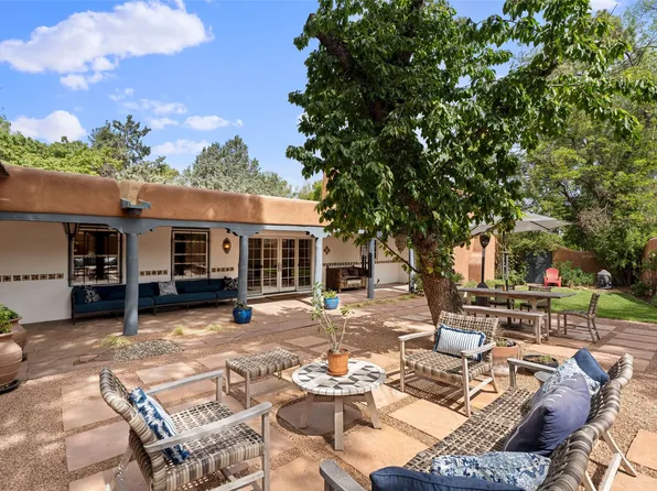 815 Camino Del Poniente, Santa Fe, NM 87505