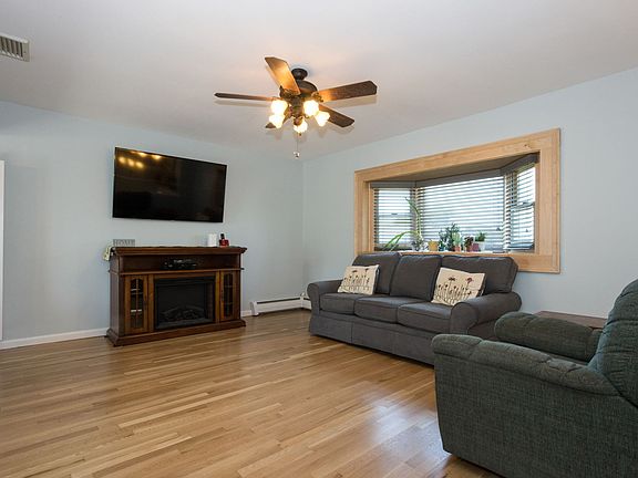 2nd image of 379 Jervis Ave