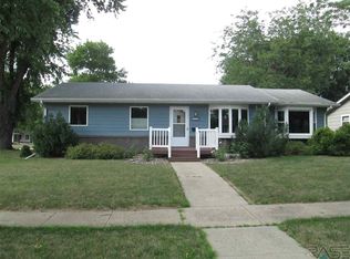 110 W Ash St, Beresford, SD 57004