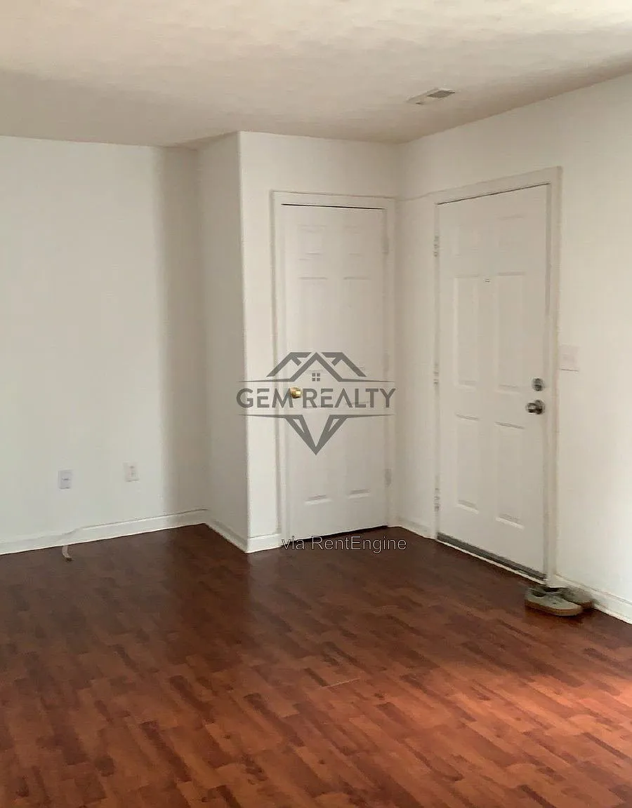 3 bed, 2.0 bath, 1247 sqft, $1,895 — Photo 3