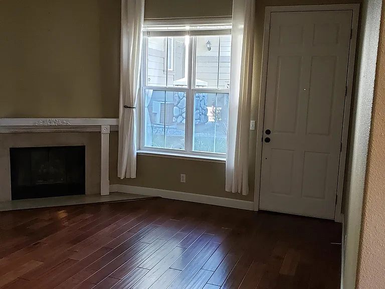 Flora Ln — Photo 26